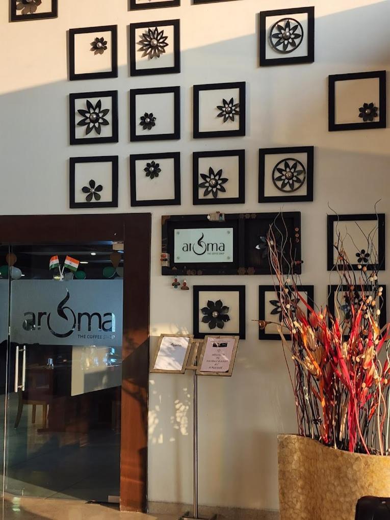Nandan Kanan Hotel & Resort Sipra エクステリア 写真
