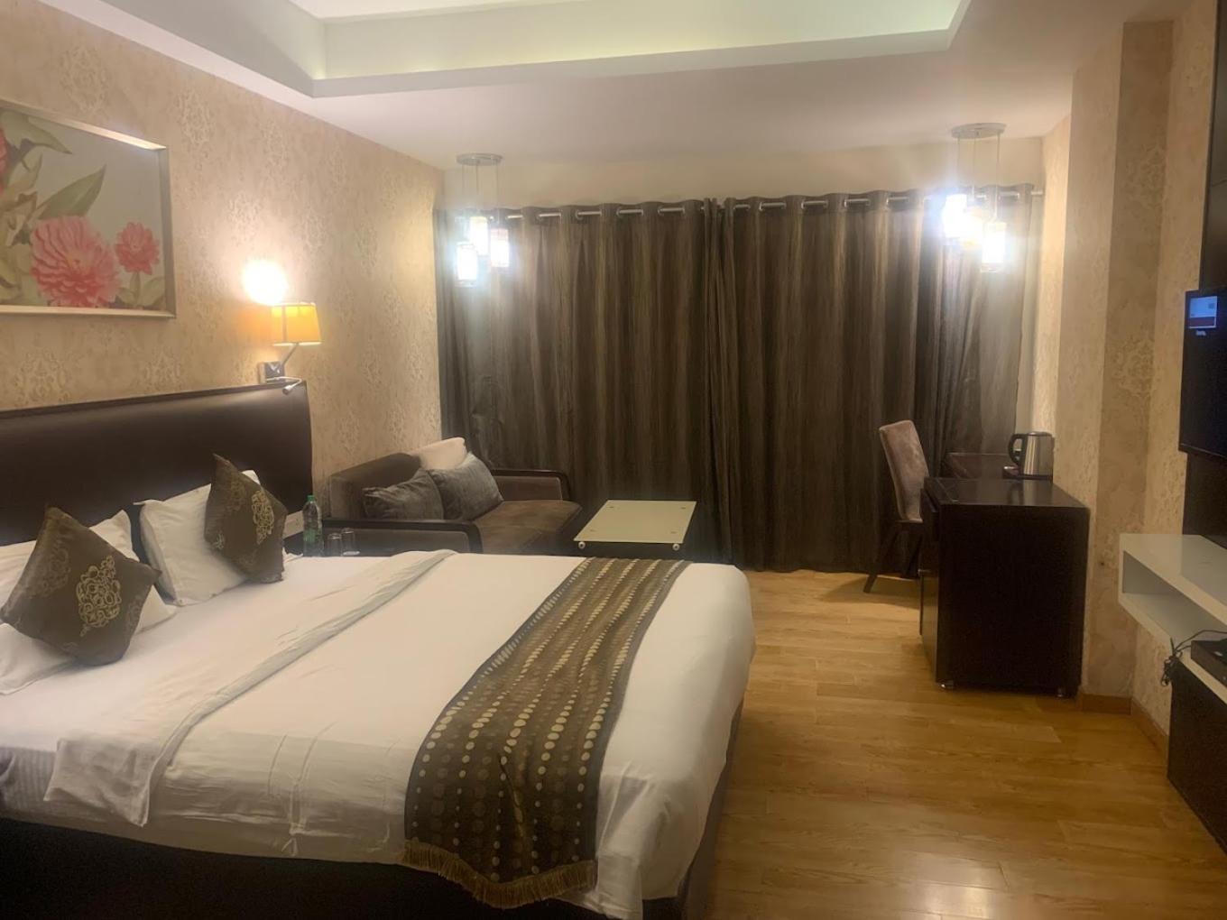 Nandan Kanan Hotel & Resort Sipra エクステリア 写真