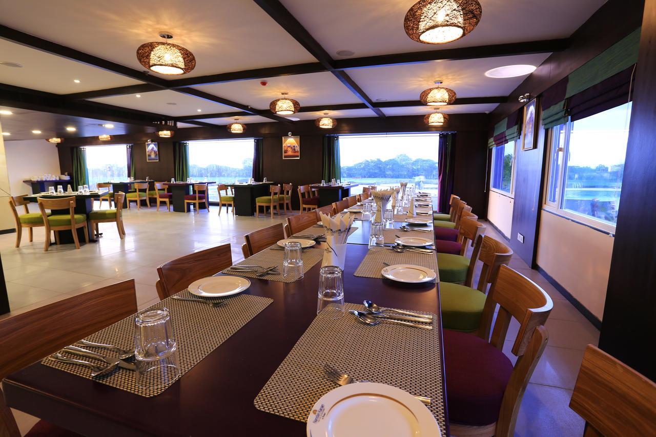 Nandan Kanan Hotel & Resort Sipra エクステリア 写真