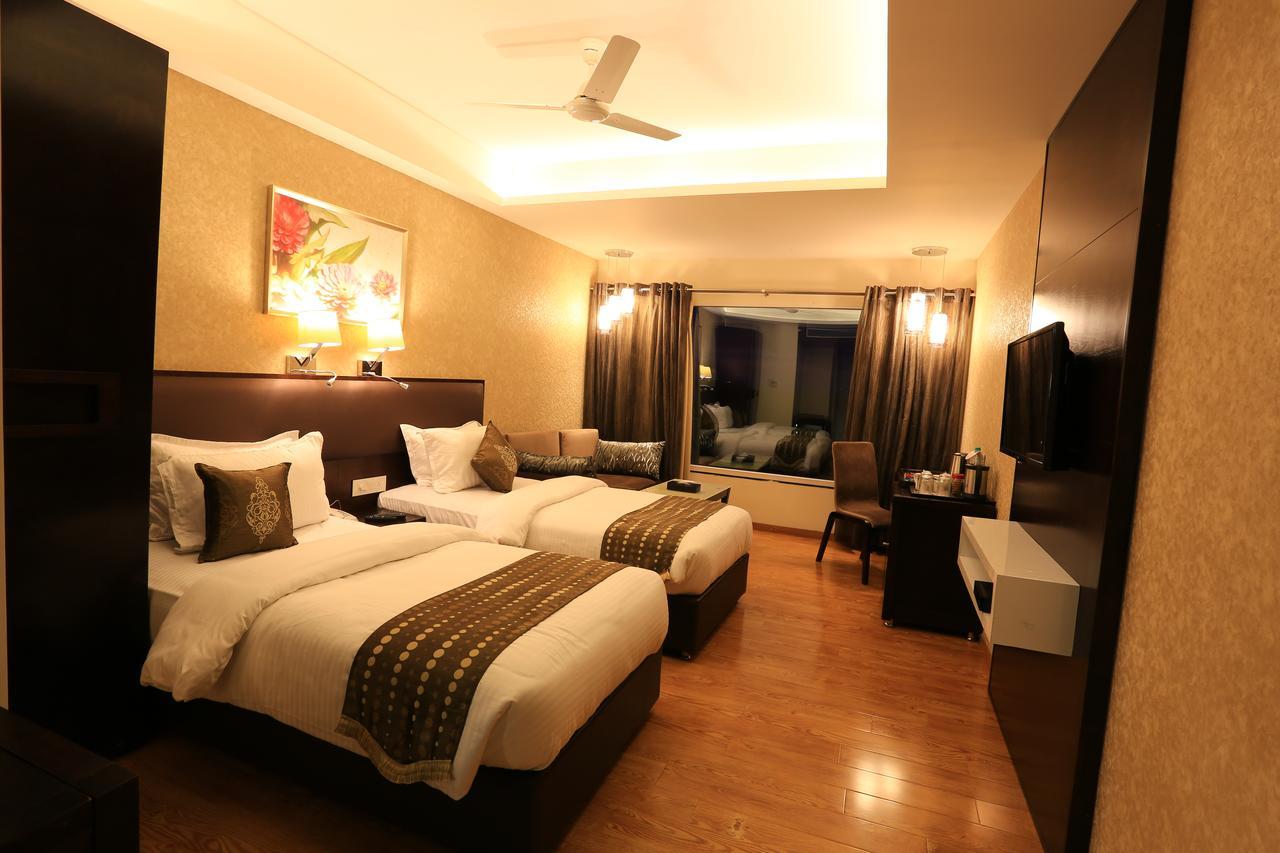 Nandan Kanan Hotel & Resort Sipra エクステリア 写真