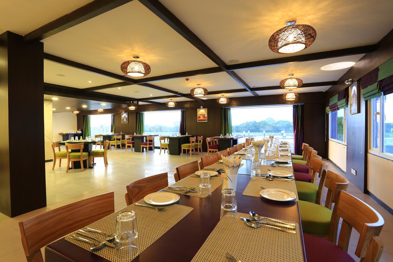 Nandan Kanan Hotel & Resort Sipra エクステリア 写真