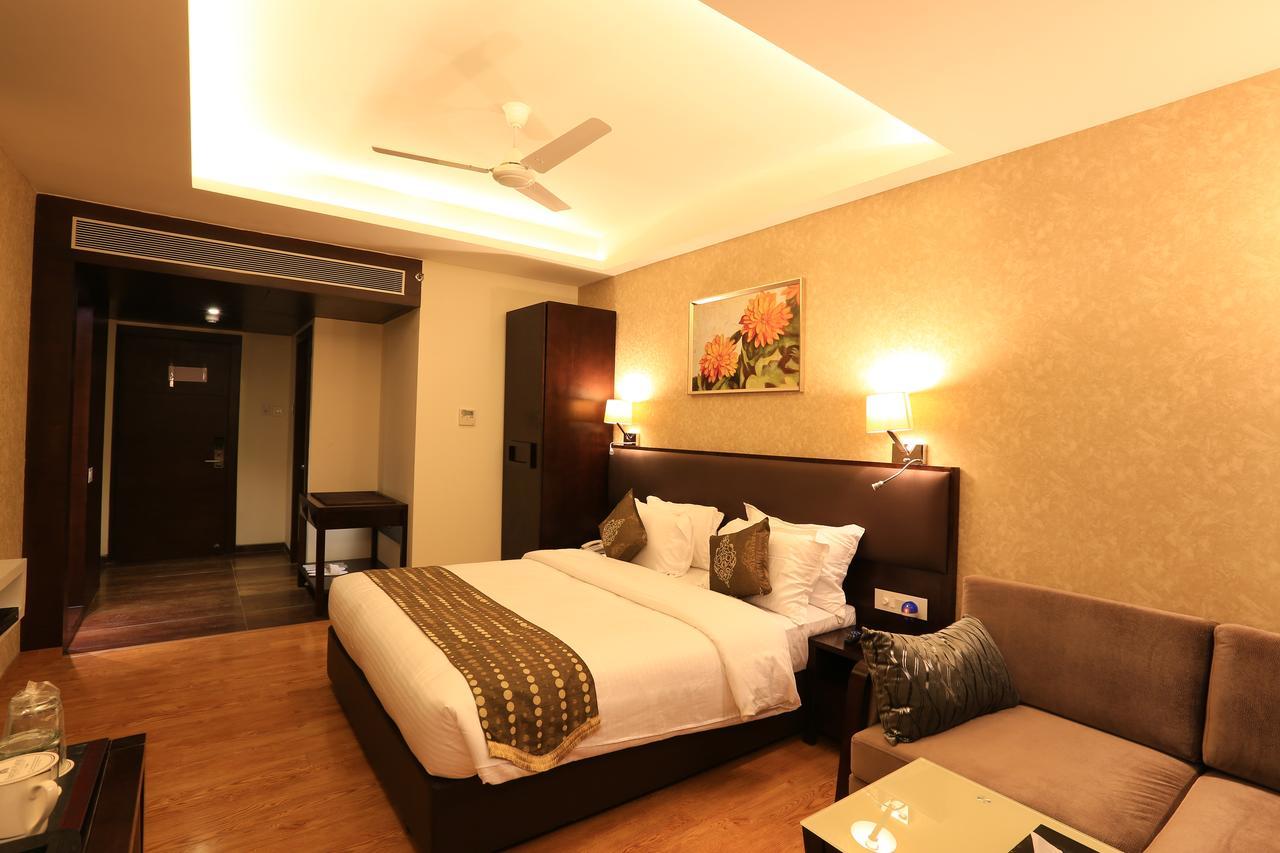 Nandan Kanan Hotel & Resort Sipra エクステリア 写真