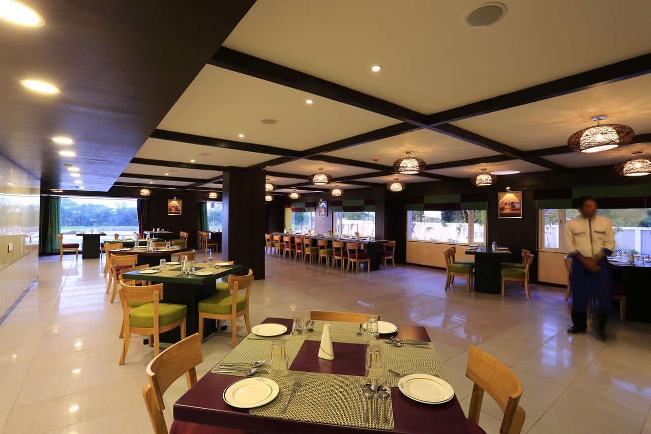 Nandan Kanan Hotel & Resort Sipra エクステリア 写真