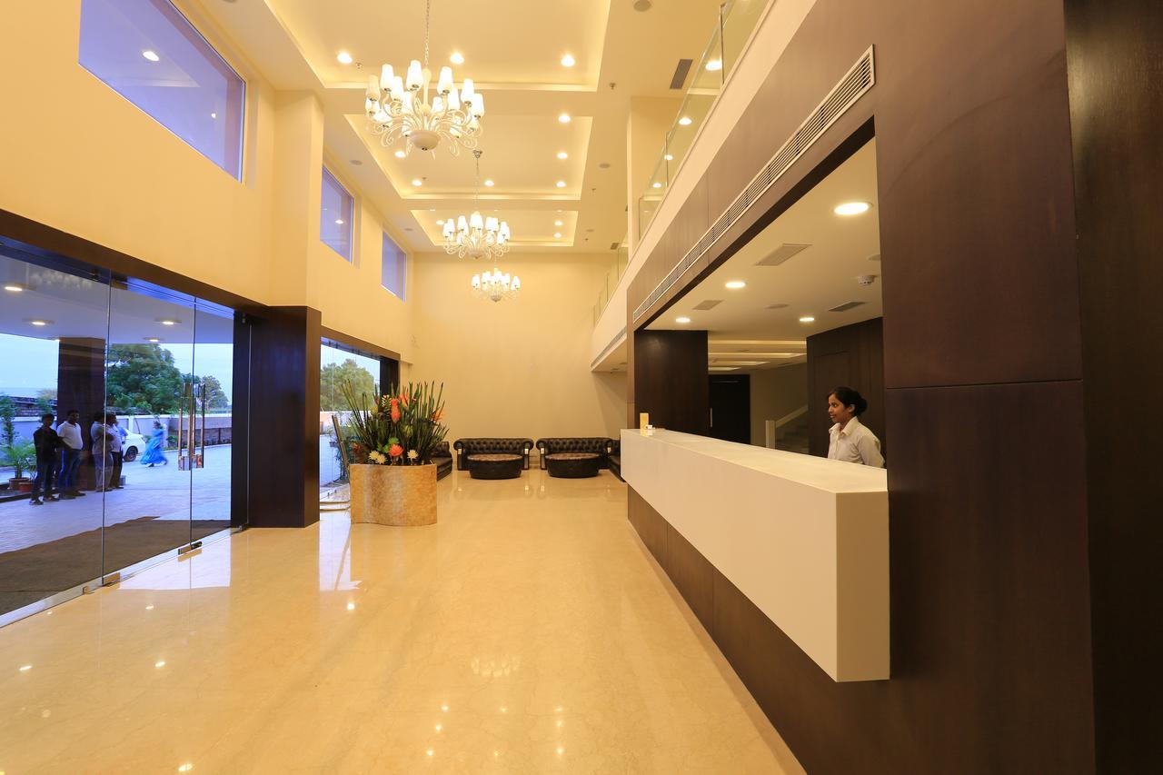 Nandan Kanan Hotel & Resort Sipra エクステリア 写真